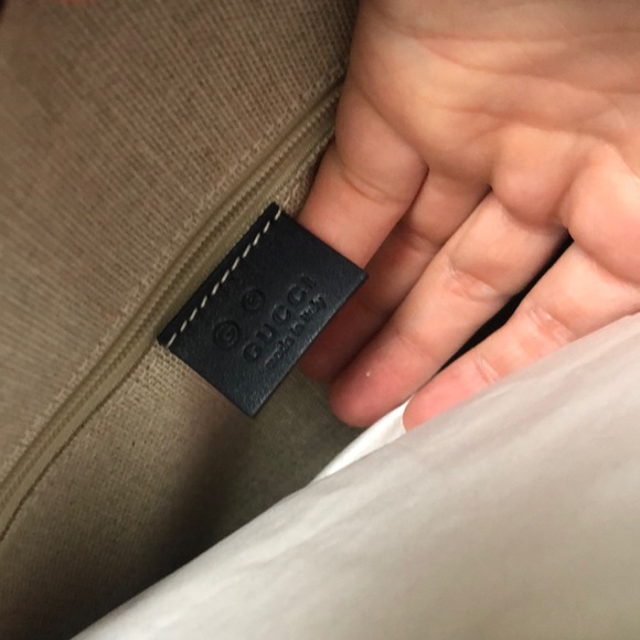 ๐๐ฏ% Auth Gucci Navy Blue Microguccissima Tote - Picture 8 of 12